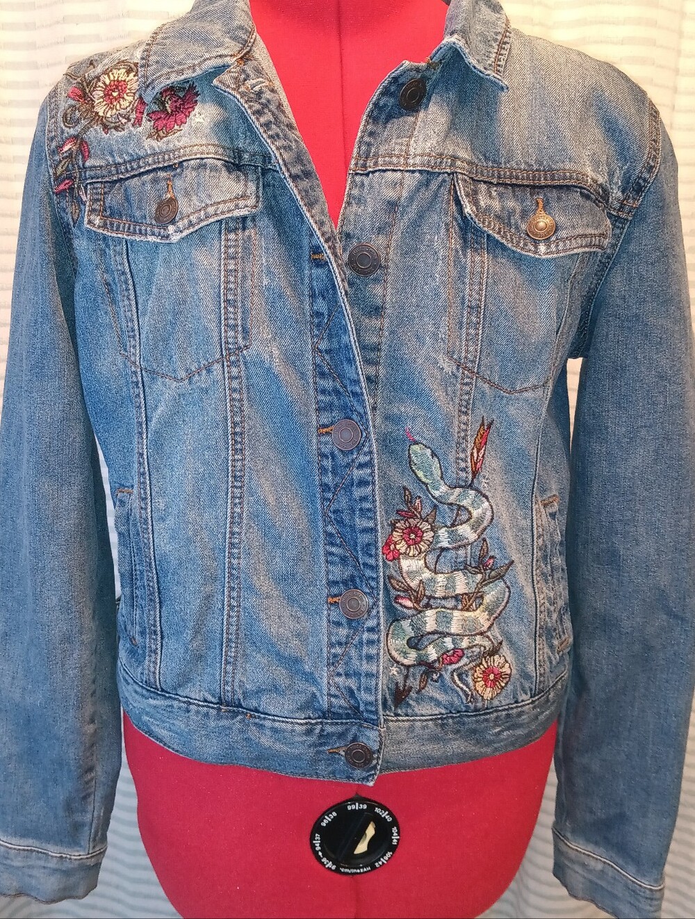 Mudd Blue Denim Juniors XL with Floral & Snake Embroidery Distressed Look